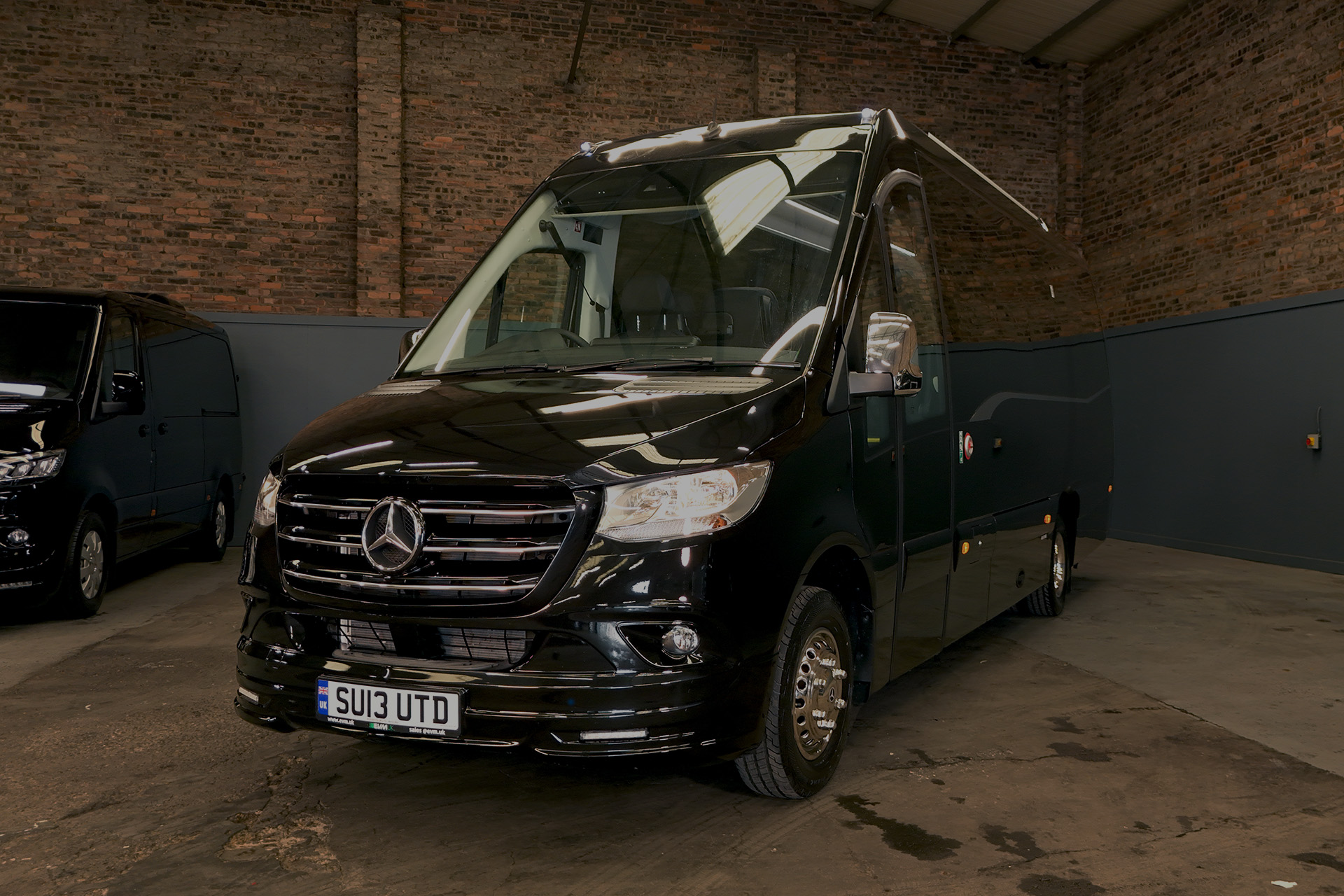 Mercedes-Benz Sprinter 13 seater